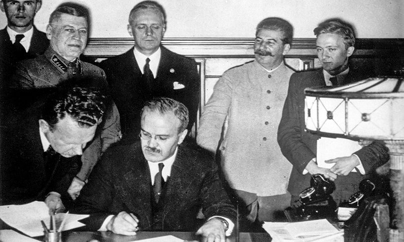 Podpisanie paktu Ribbentrop — Mołotow / Zdjęcie:RBK